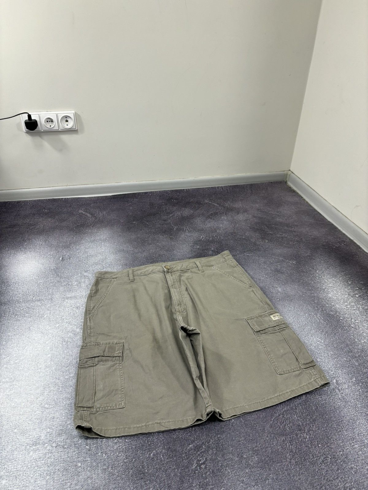 Wrangler Vintage Wrangler Y2K Khaki Military Style Hype Cargo Shorts Size US 38 / EU 54 - 3 Thumbnail