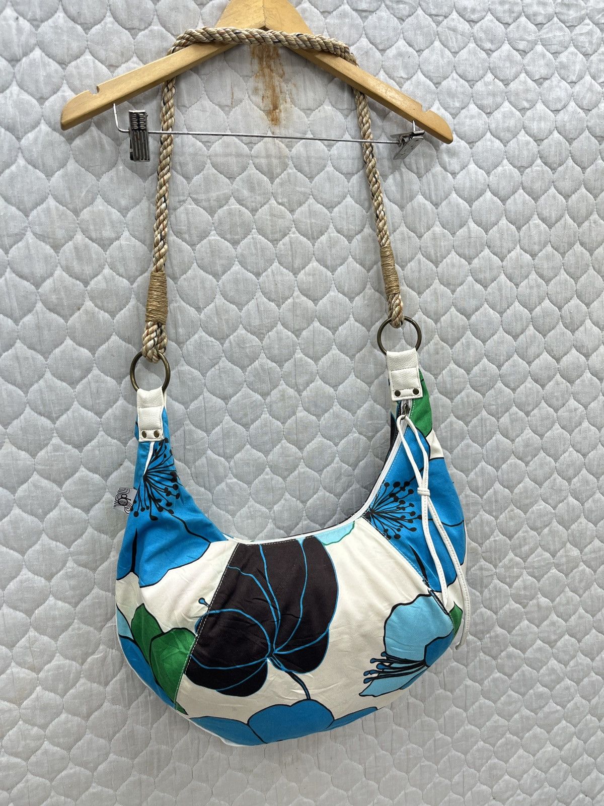 Ocean Pacific 🔥🔥🔥STEALS OCEAN PACIFIC FLORAL SLING BAG Size ONE SIZE - 2 Thumbnail