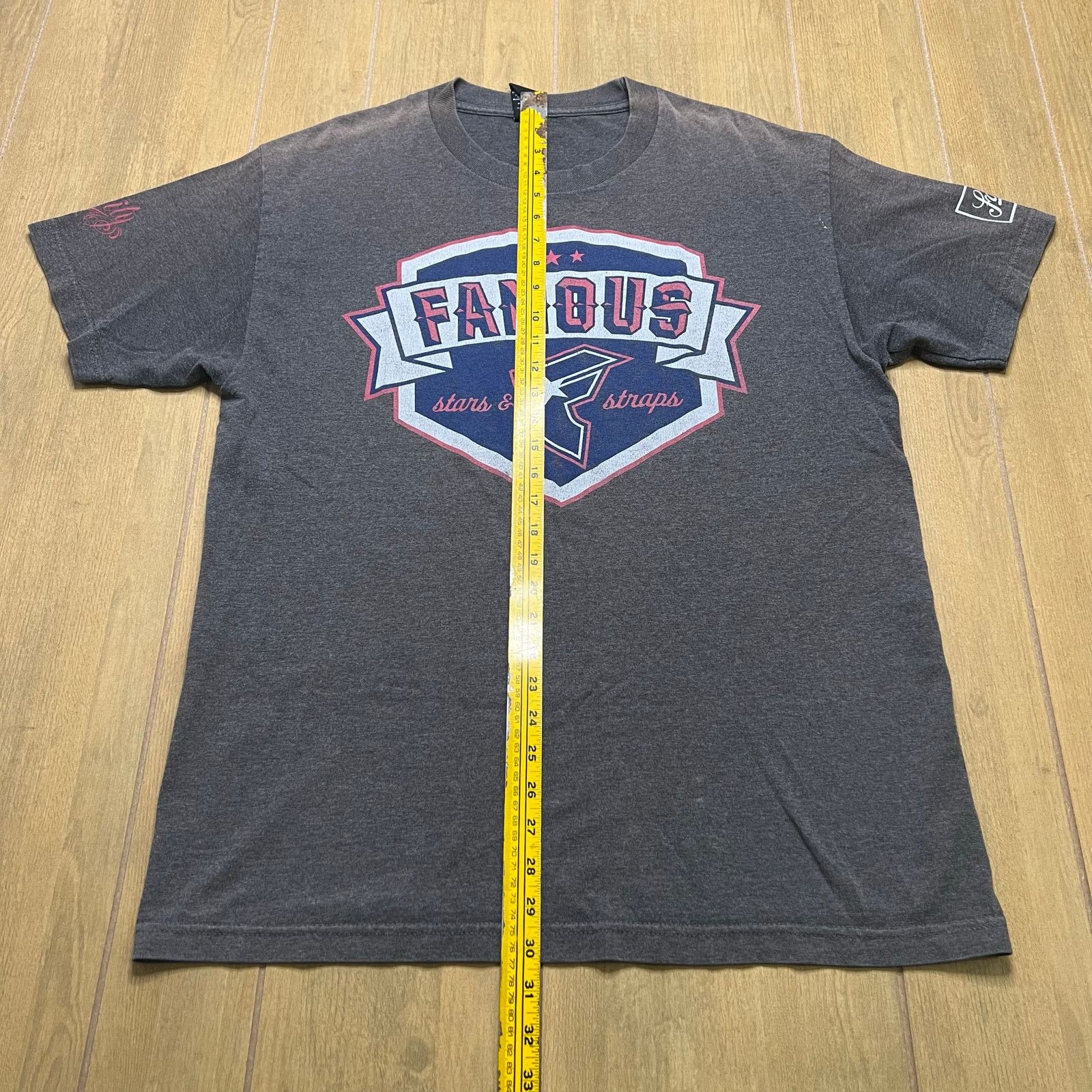 Almost Famous Vintage Y2K Famous Stars & Straps T shirt grey Sz L Distress Size US L / EU 52-54 / 3 - 5 Thumbnail