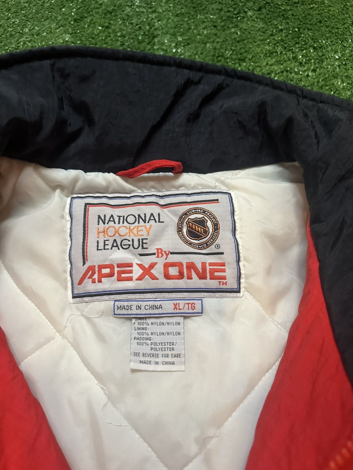 Apex One Vintage 90s Apex One NHL Detroit Red Wings Puffer Jacket Size US XL / EU 56 / 4 - 6 Thumbnail