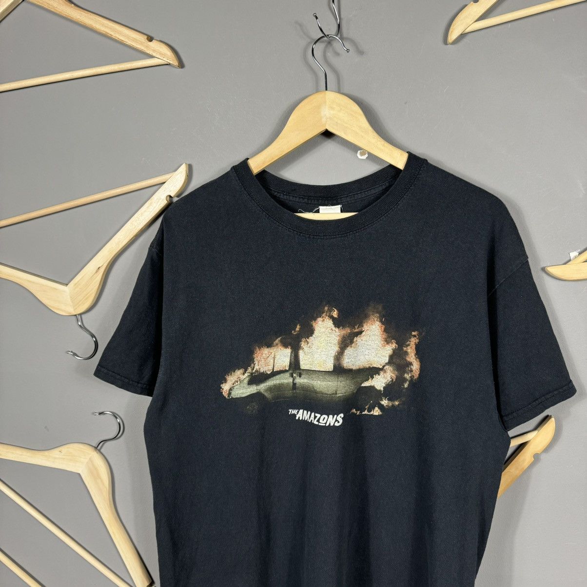 Band Tees The Amazons Rock Band 2017 Tour T-shirt Size US L / EU 52-54 / 3 - 2 Thumbnail