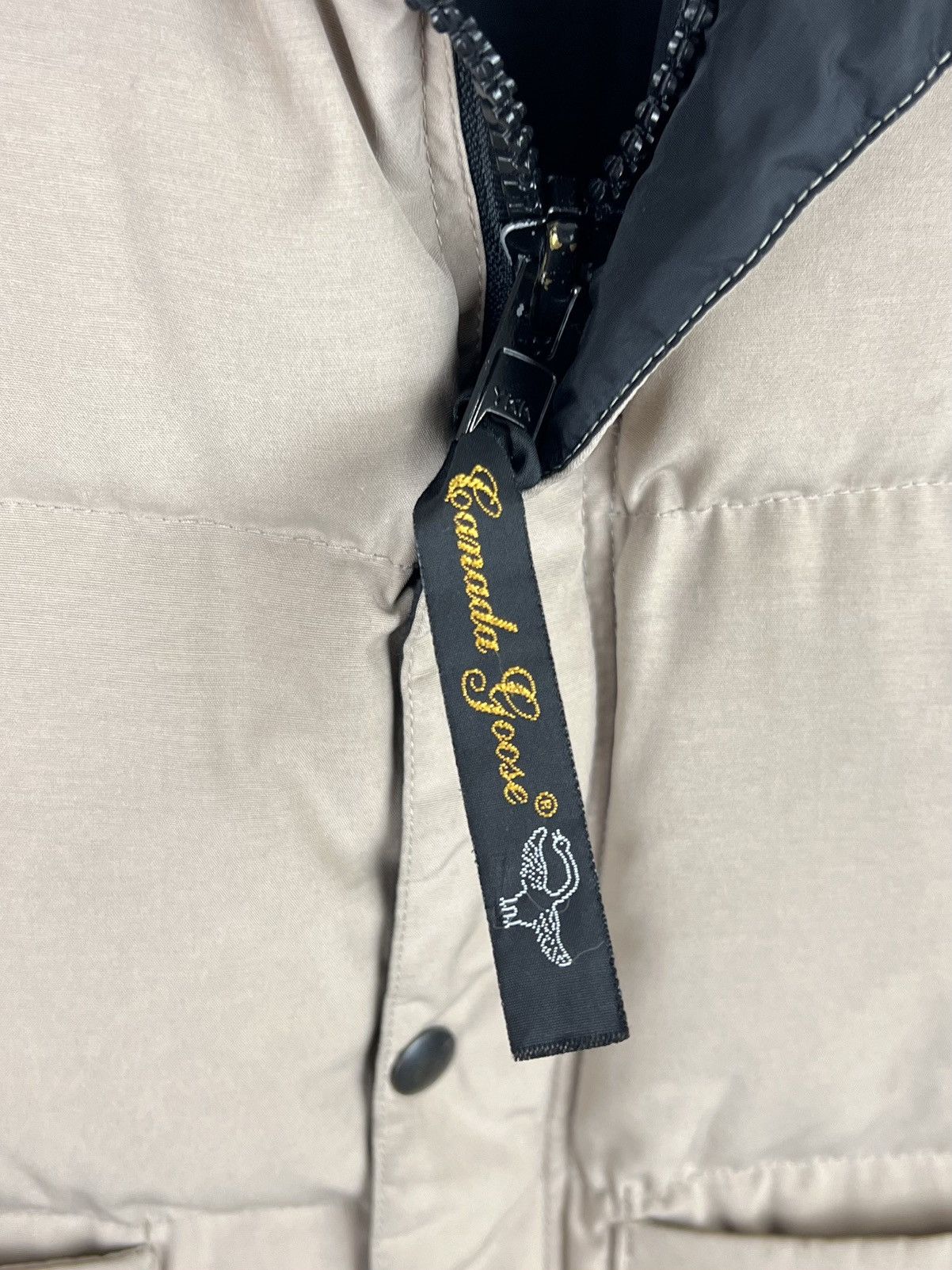 Canada Goose CANADA GOOSE Down Vest Logo Vintage Beige Men's Size US S / EU 44-46 / 1 - 8 Thumbnail