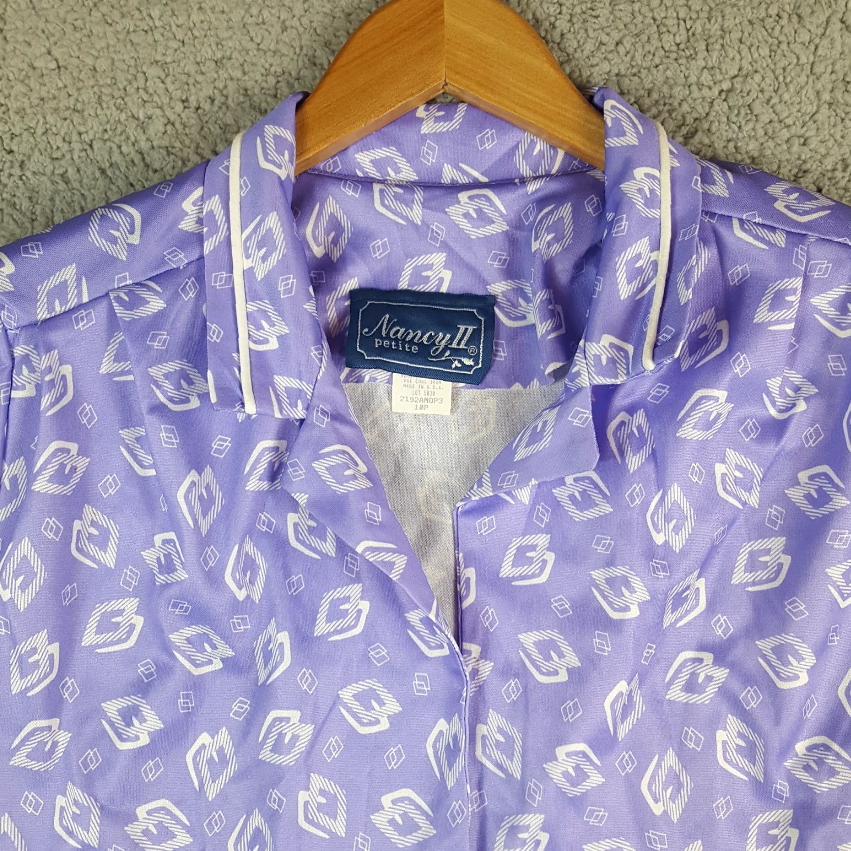 Vintage VINTAGE Nancy Nancy Sleep Shirt Womens Petite 10 Purple Diamond Abstract Art Pajama Top Crew Neck Long Sleeve Knit Polyester Button-Up Pocketless ? Size L / US 10 / IT 46 - 2 Thumbnail