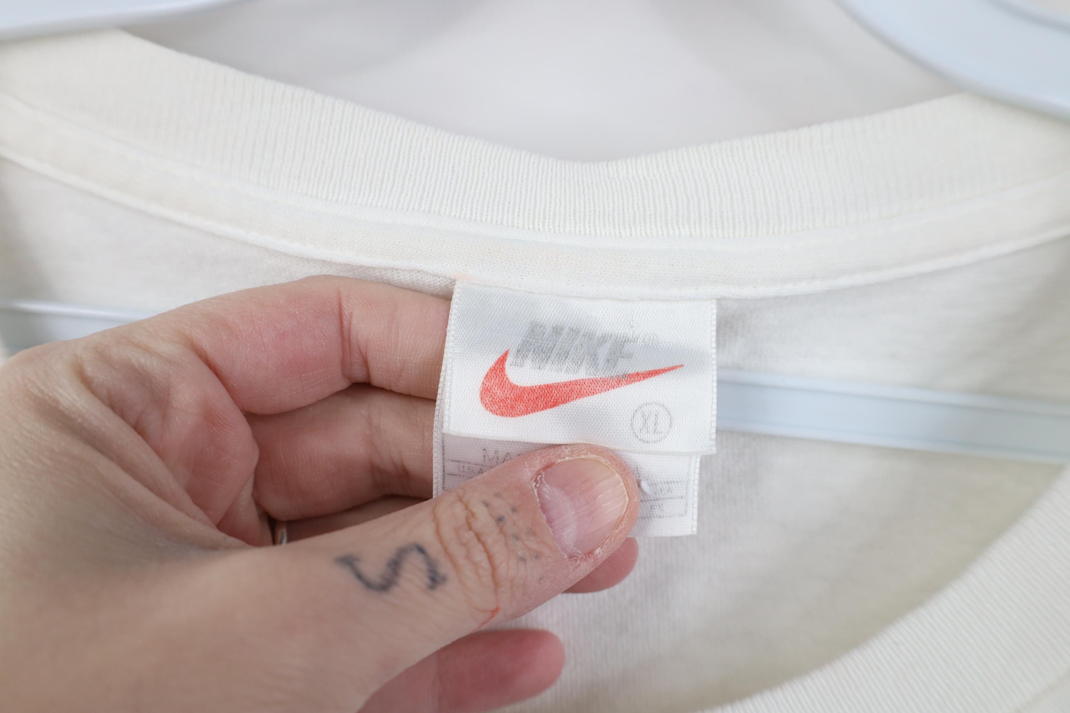 Nike Vintage 90s Nike Scott Center Big Swoosh T-Shirt White USA Size US XL / EU 56 / 4 - 9 Thumbnail
