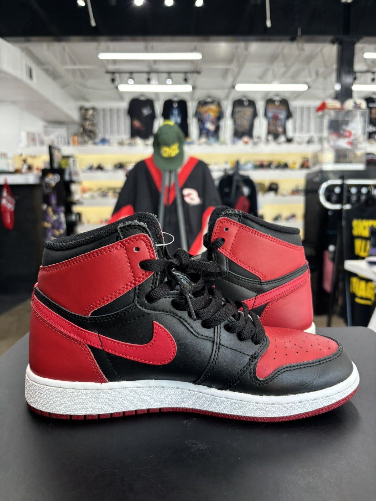 Jordan Brand × Nike Air Jordan 1 Banned Bred Sz. 6Y (2016) Size US 6 / EU 39 - 4 Thumbnail