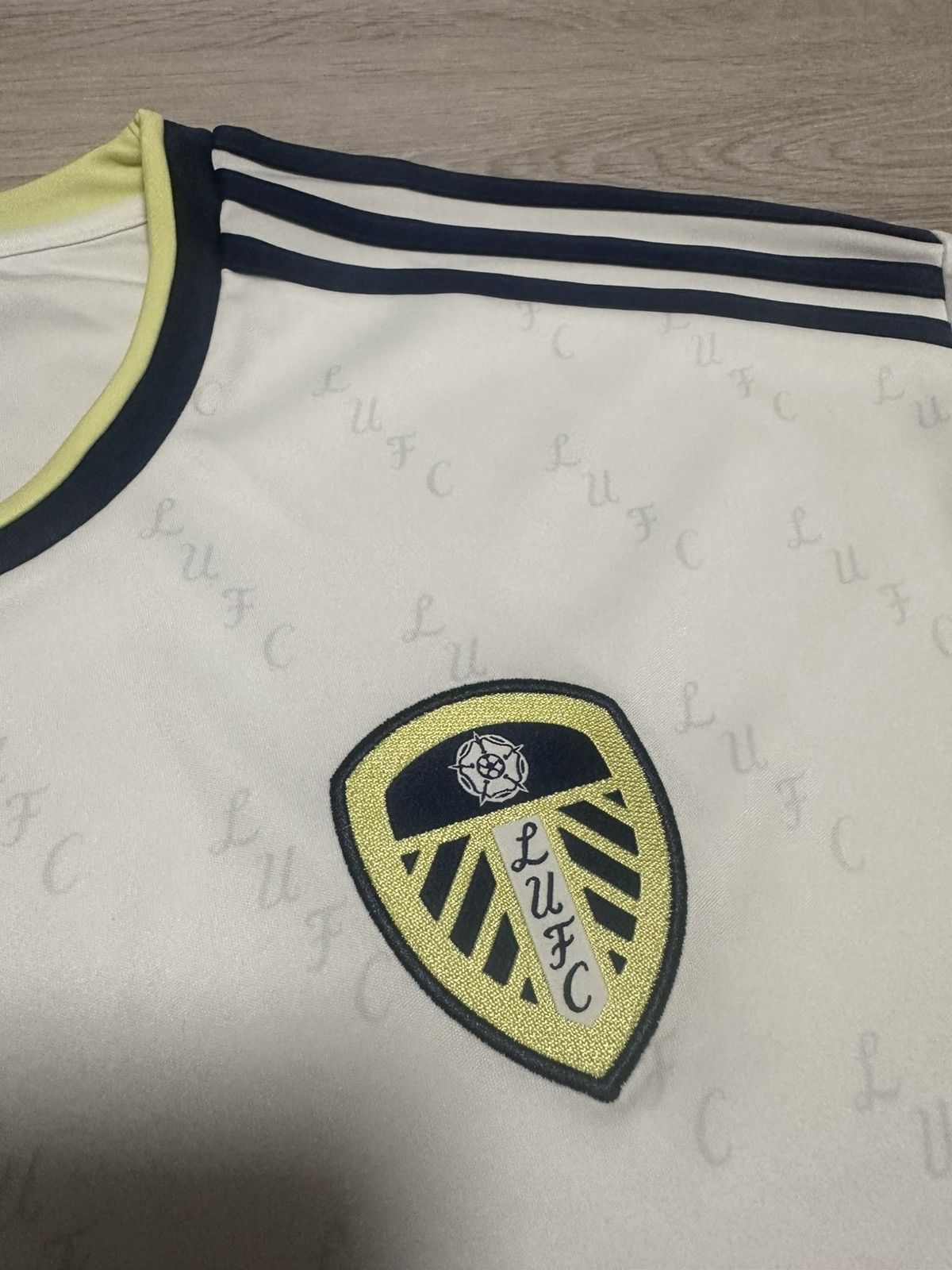 Adidas Leeds United 2022/2023 Adidas Football Shirt Soccer Jersey Size US L / EU 52-54 / 3 - 3 Thumbnail