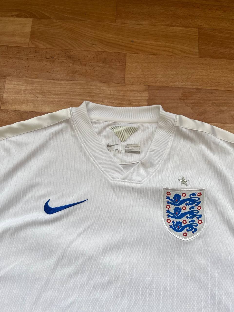 Nike 2014 ENGLAND TEAM HOME SOCCER JERSEY FOOTBALL SHIRT NIKE SZL Size US L / EU 52-54 / 3 - 5 Thumbnail