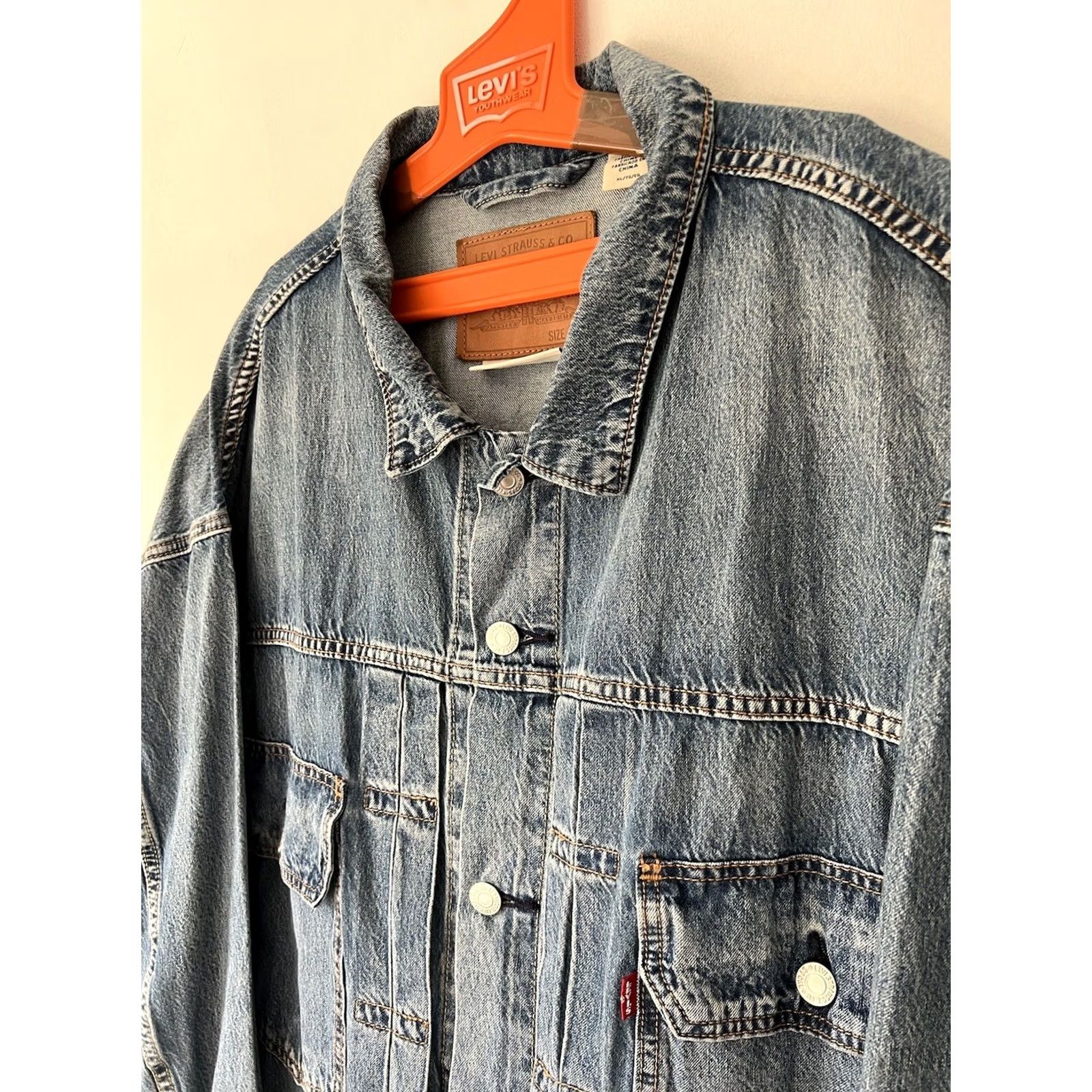 Levi's Levi’s Type 2 Jacket XL Trucker Regular Mens Blue Denim 58in Chest 58 in Oversized 2019 Premium BNWOT Size US XL / EU 56 / 4 - 2 Thumbnail