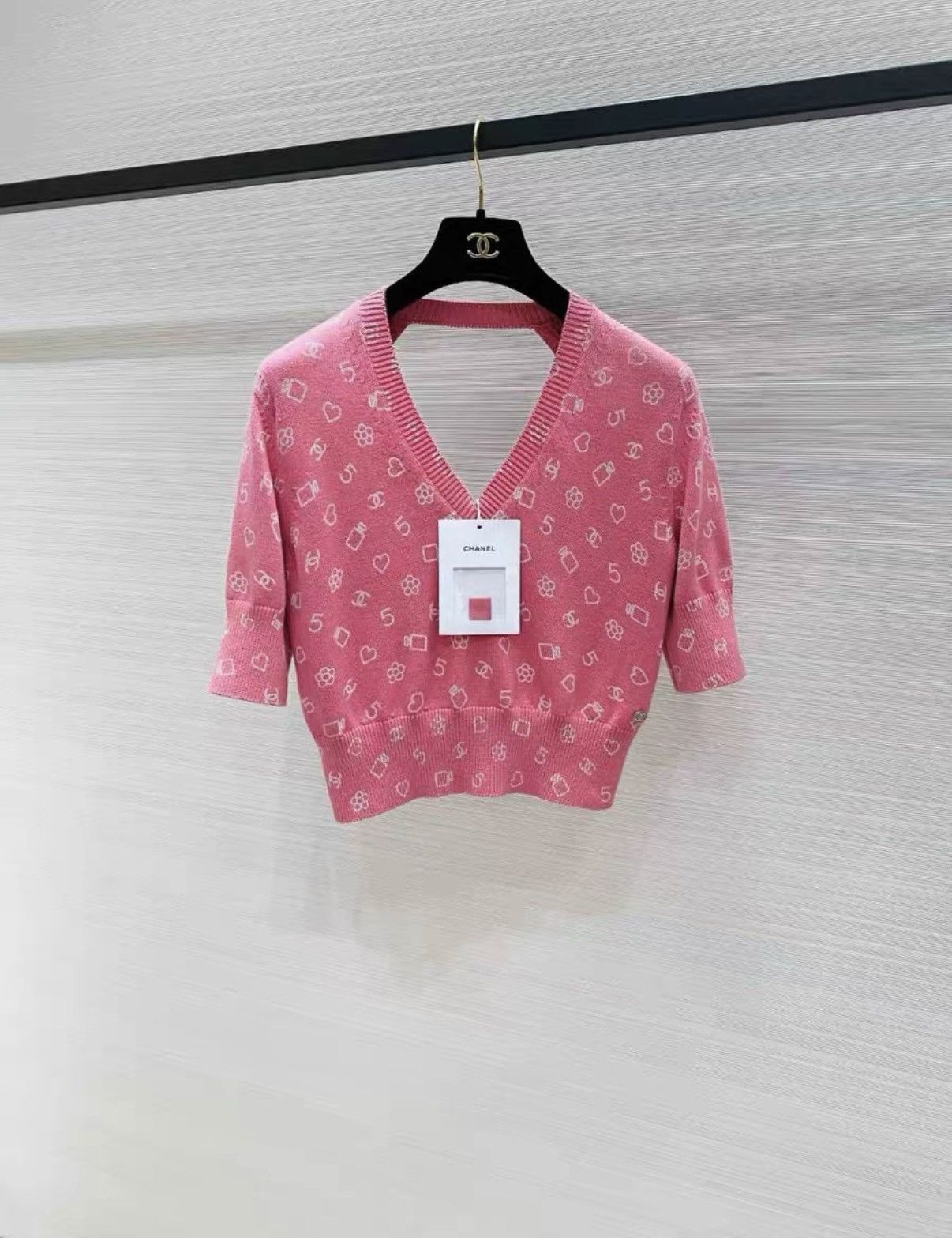 Chanel Chanel Classic Pink V-Neck Short Sleeve Knit Top J33 Size S / US 4 / IT 40 - 1 Thumbnail