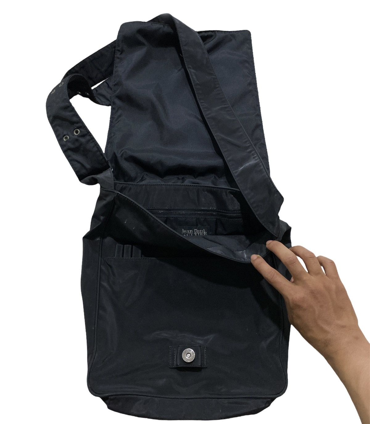 Jean Paul Gaultier Jean Paul Gualtier Iconic dragon Embosses Sling bag Size ONE SIZE - 5 Thumbnail