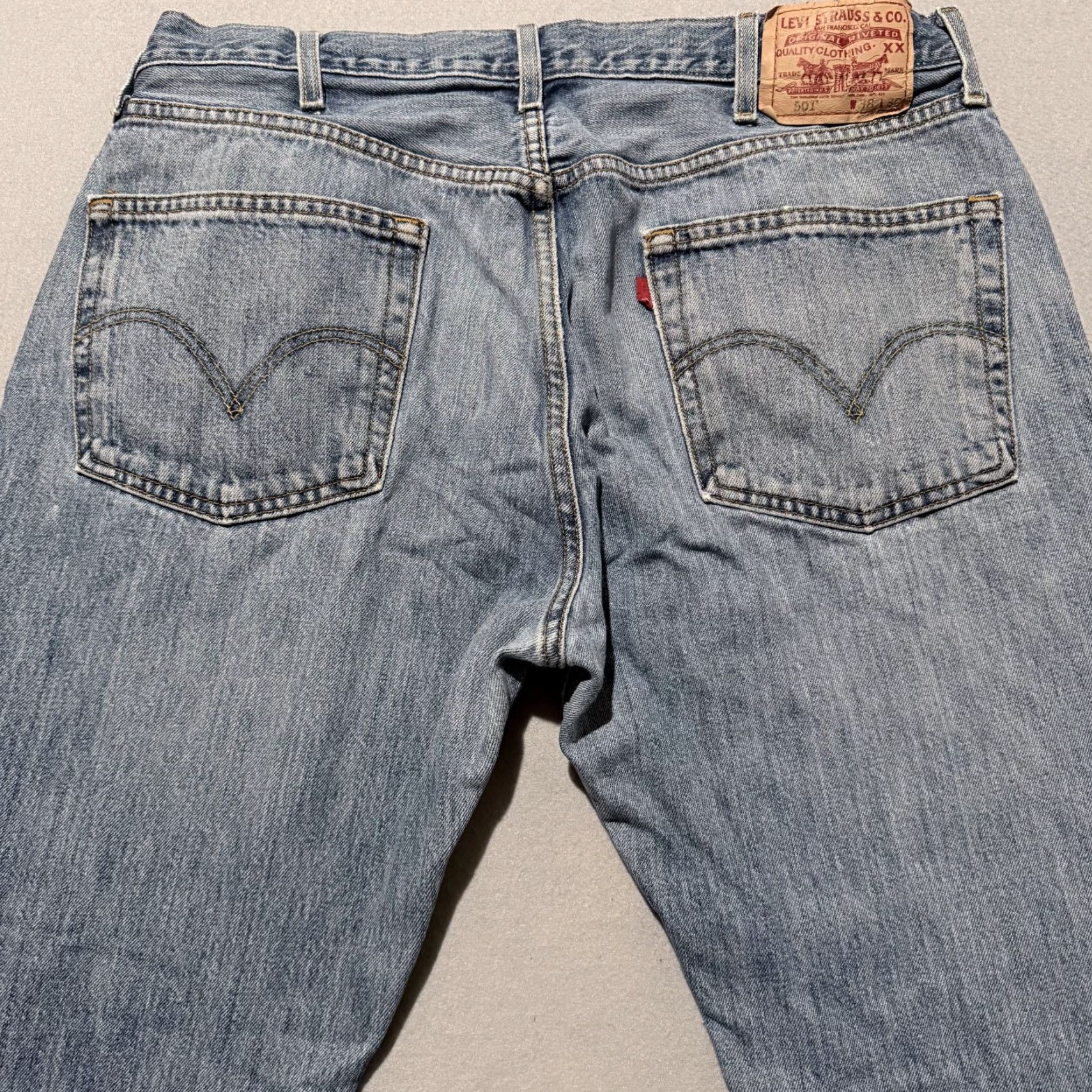Levi's Levi's 501 Jeans Men's Blue Denim Mid Rise Classic Pockets - 38x30 Straight Vintage? Size US 38 / EU 54 - 4 Thumbnail