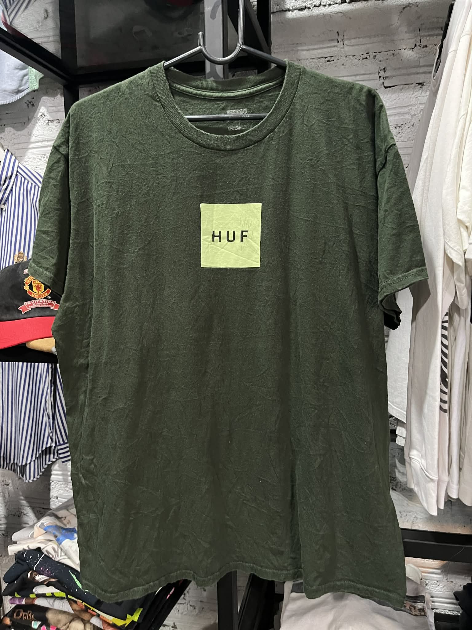 Huf HUF Worldwide Skateboard Tee Box Logo Size US L / EU 52-54 / 3 - 1 Thumbnail