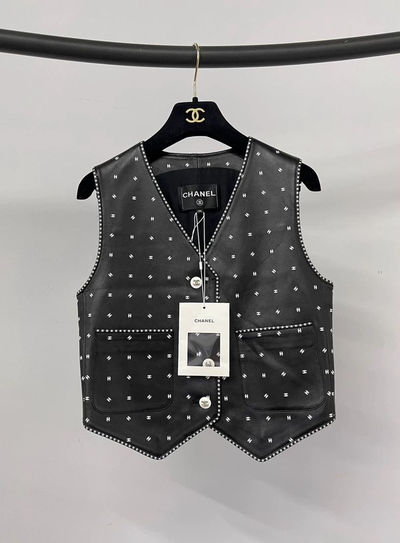 Chanel Chanel Black full logo leather vest Size XXS / US 00 / IT 34 - 1 Thumbnail