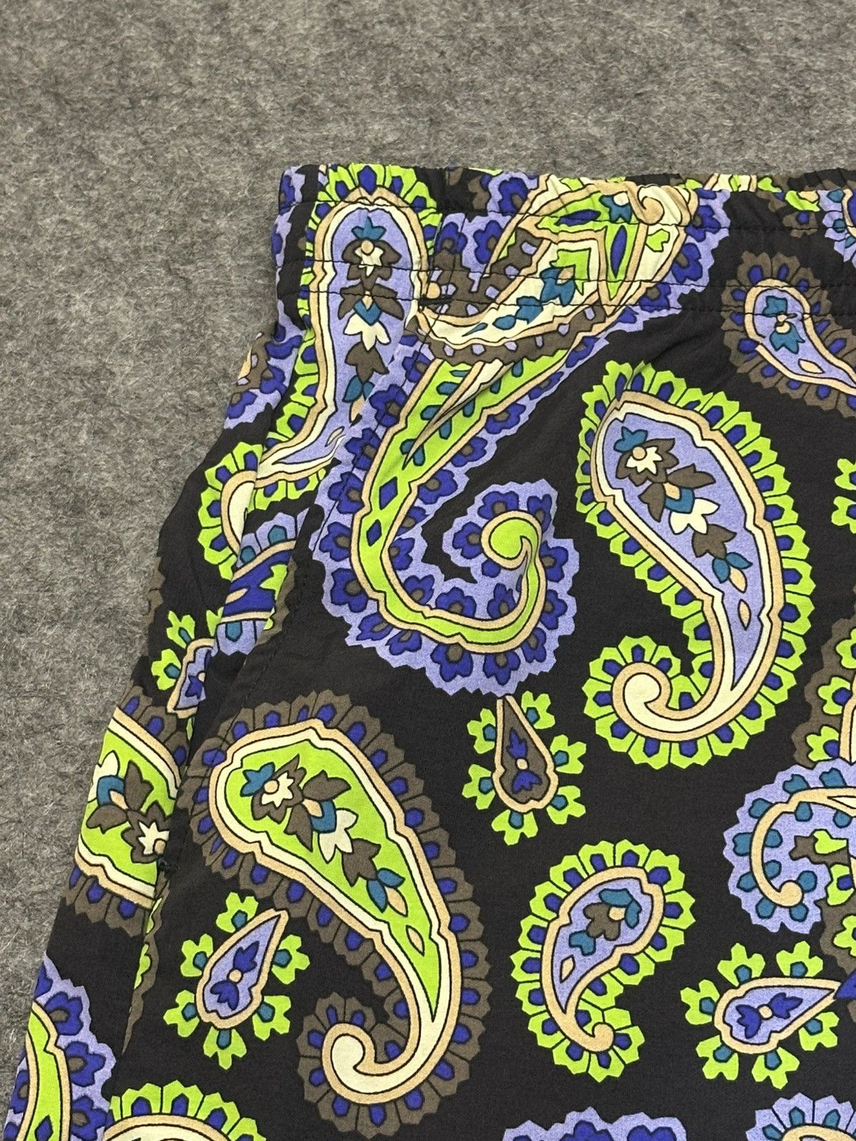 Huf HUF Paisley Easy shorts featuring a green and blue. Size US 34 / EU 50 - 7 Thumbnail