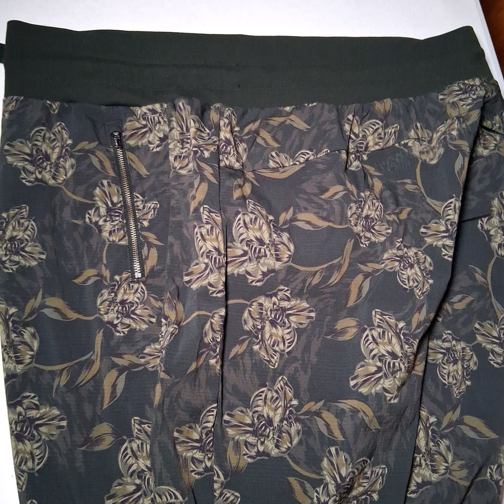 Athleta Athleta Jogger Pants Green Purple Floral Rip Stop Trekkie North 18 Women Size 40" / US 18 - 6 Thumbnail