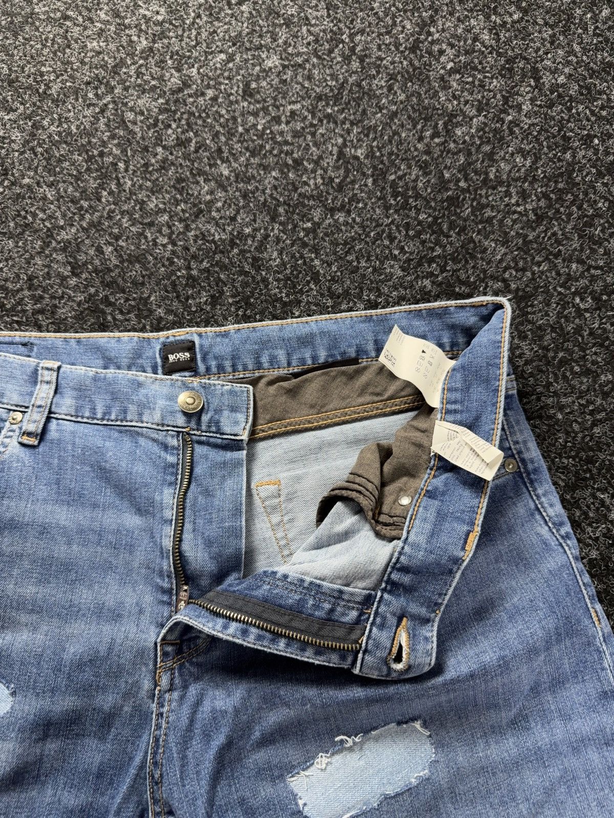 Hugo Boss Luxury Hugo Boss Distressed Punk Rock Light Wash Y2K Jeans Size US 36 / EU 52 - 9 Thumbnail