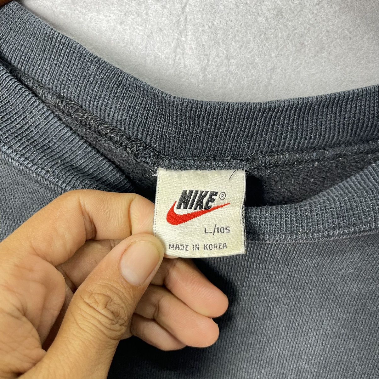 Nike Vintage Nike Mini Swoosh Crewneck Sweatshirt Size US L / EU 52-54 / 3 - 7 Thumbnail
