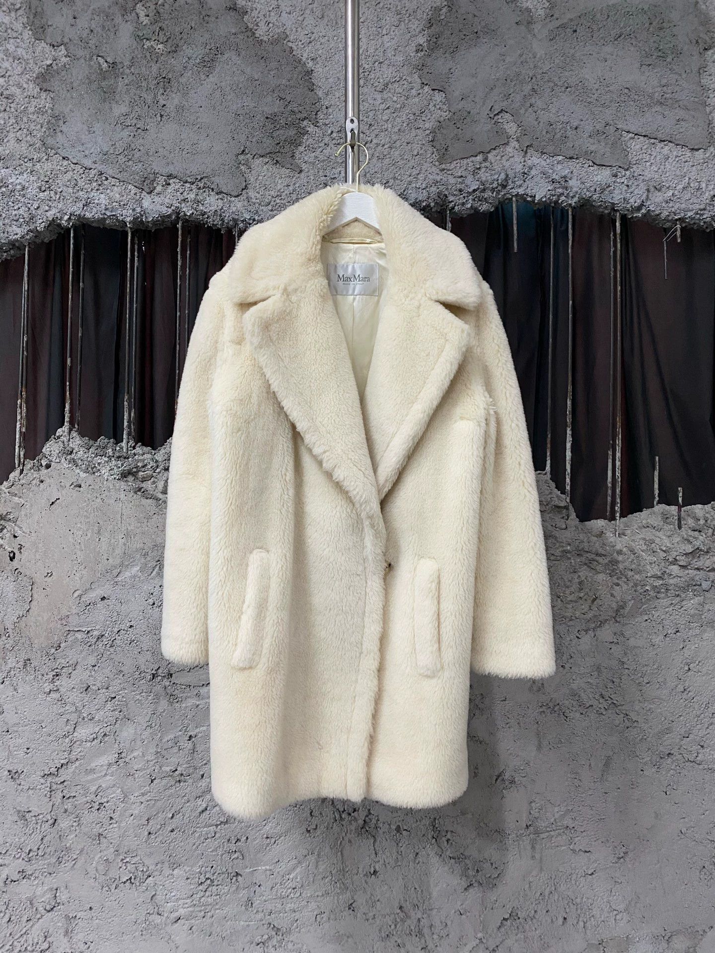 Max Mara MaxMara White Short Teddy Coat Size S / US 4 / IT 40 - 1 Thumbnail