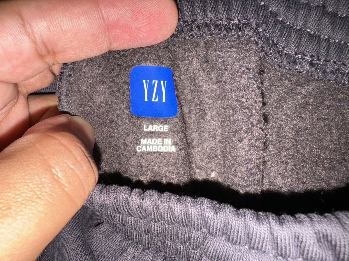 Balenciaga × Gap × Kanye West Yeezy Gap Sweatpants Dark Grey Size Large Size US 34 / EU 50 - 6 Thumbnail