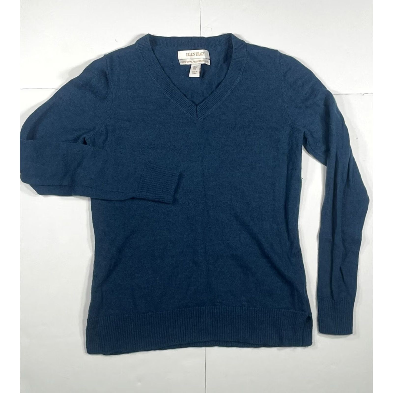 Ellen Tracy Ellen Tracy Womens V-Neck Knit Sweater Sz S Blue Long Sleeve 100% Merino Wool Pullover Casual Womens Size S / US 4 / IT 40 - 2 Thumbnail