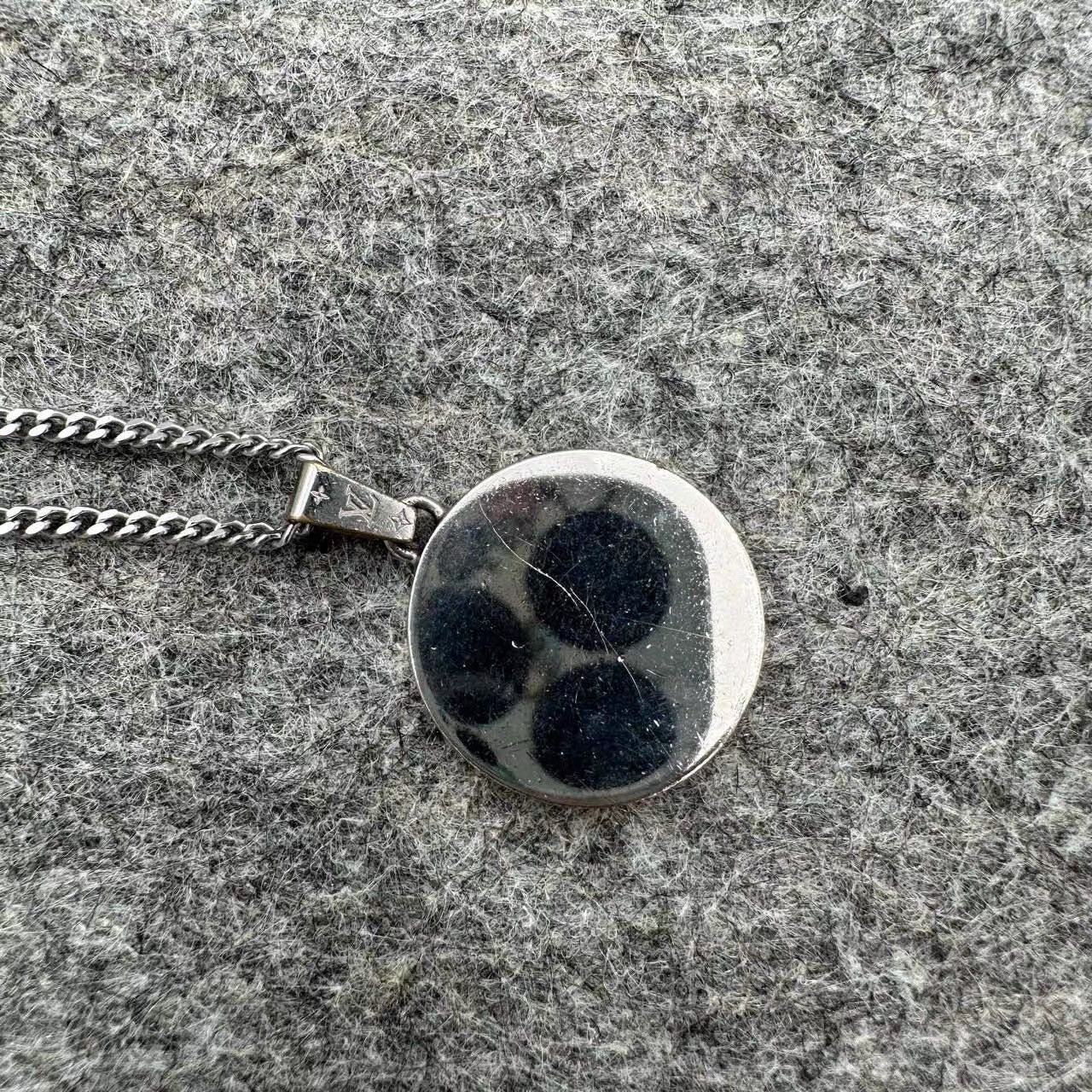 Louis Vuitton Louis Vuitton LV Circle Coin Necklace K28 Size ONE SIZE - 2 Thumbnail