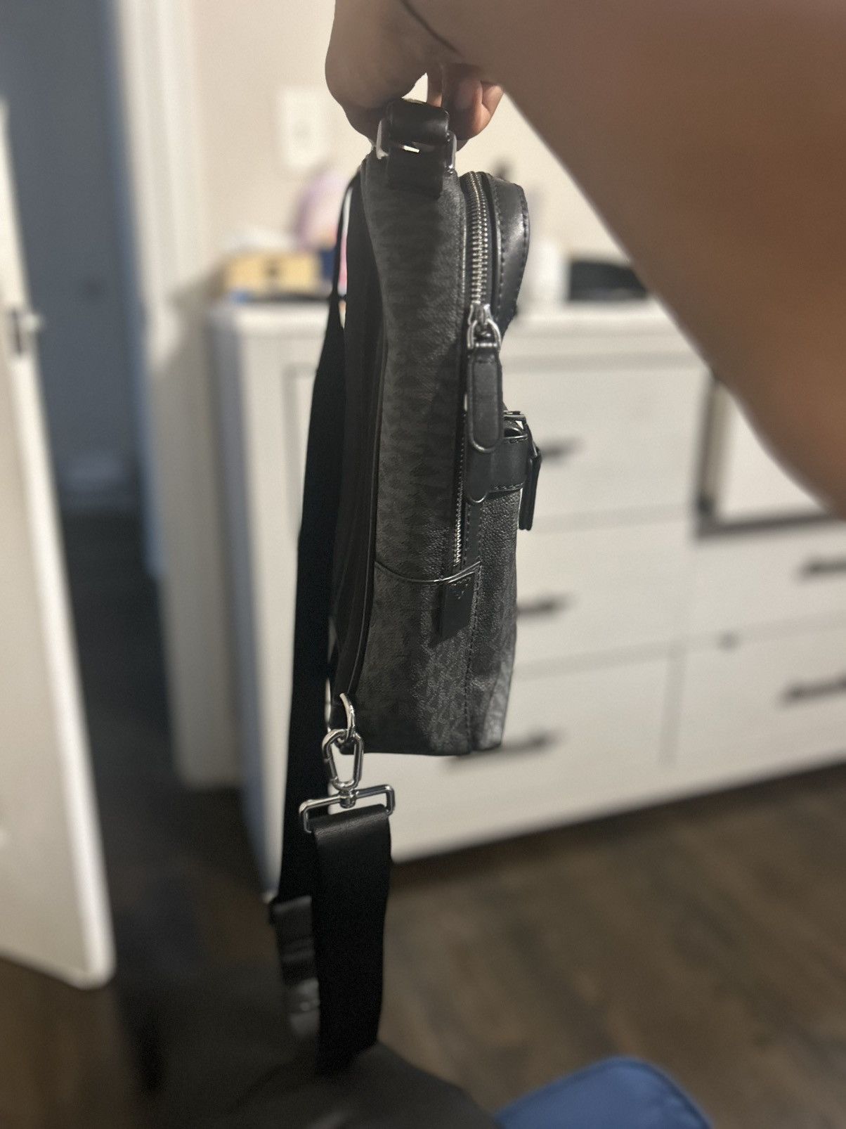 Michael Kors Hudson Logo Sling Pak Size ONE SIZE - 4 Thumbnail