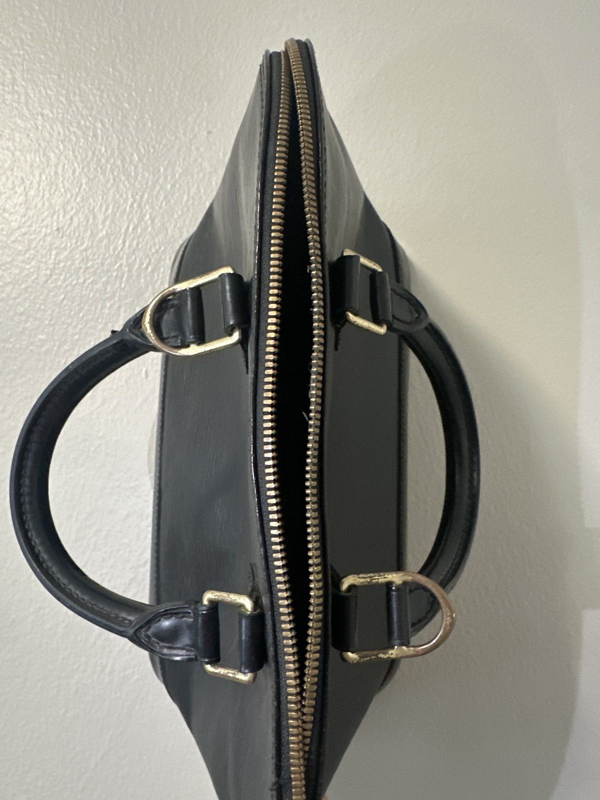Louis Vuitton × Vintage Vintage Louis Vuitton Epi Alma PM Black purse Size ONE SIZE - 4 Thumbnail
