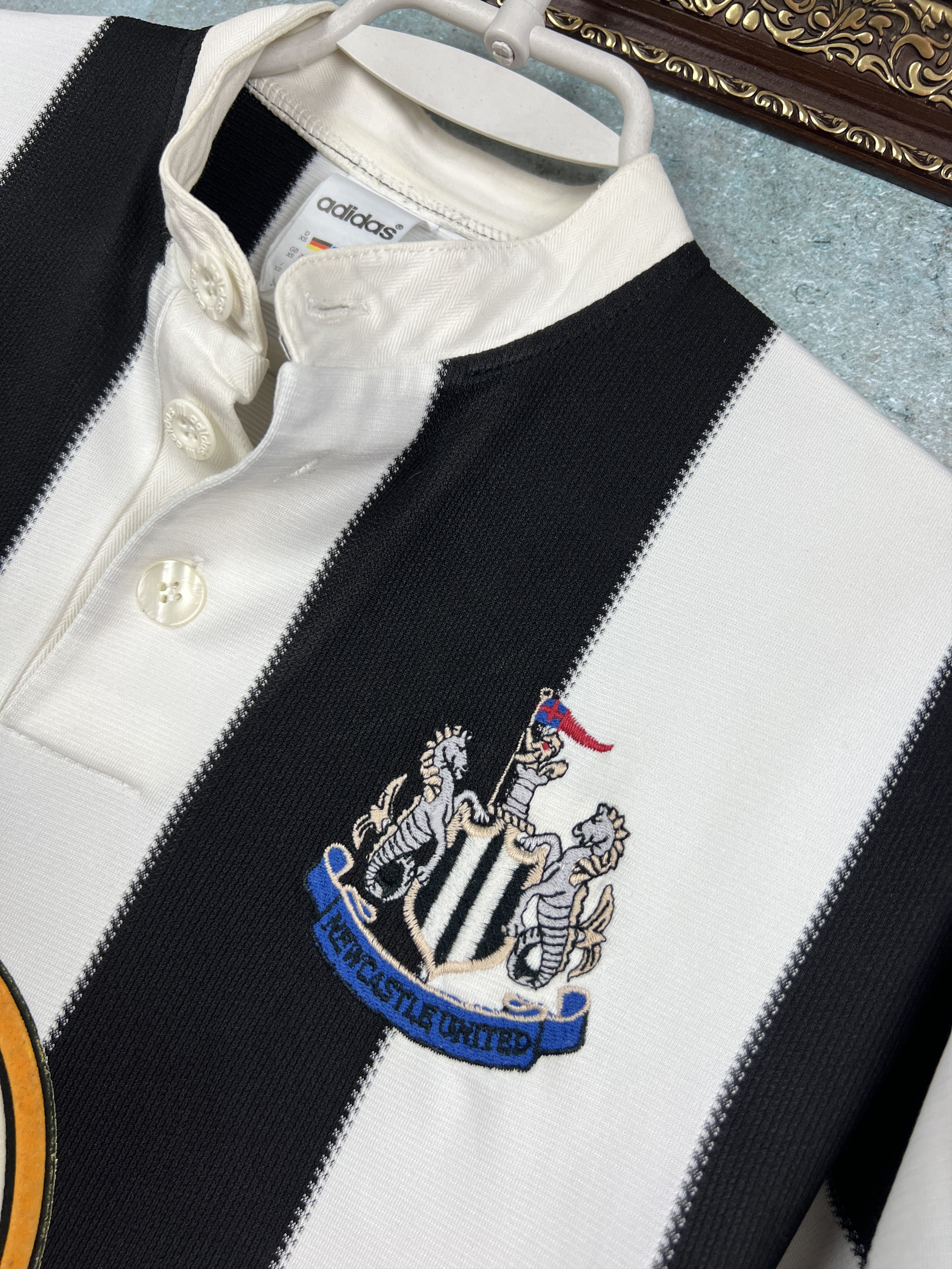 Adidas Newcastle Home football shirt Jersey Trikot Size Boys XS Size US XXS / EU 40 - 4 Thumbnail