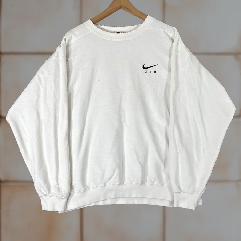Nike VINTAGE Nike Air Sweatshirt Mens Large White Distressed Graphic Logo Crewneck 90s Size US L / EU 52-54 / 3 - 1 Thumbnail