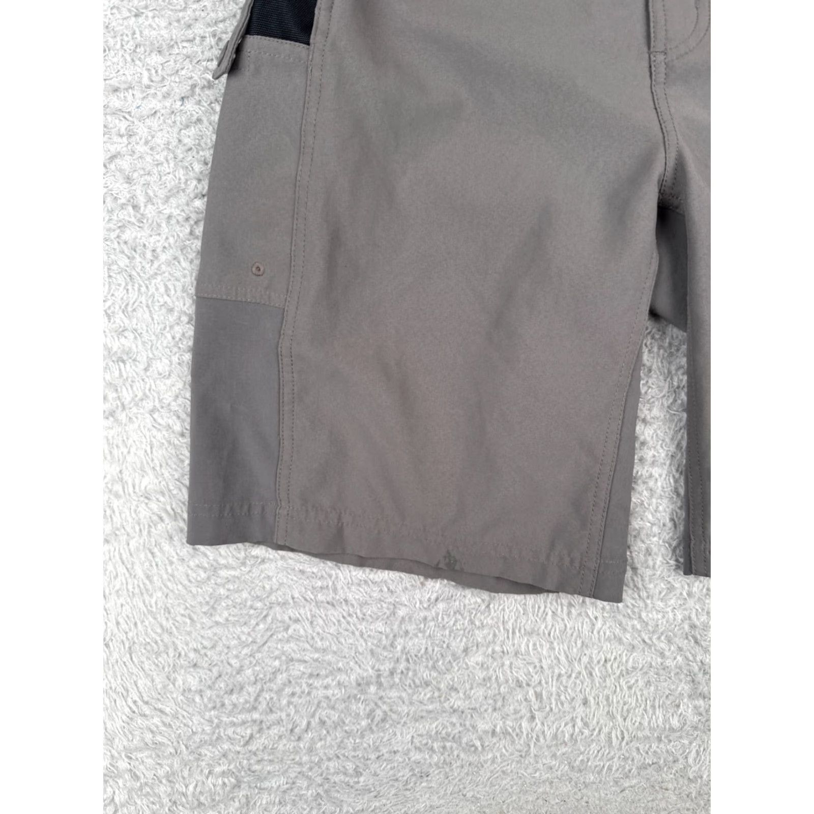Vintage Columbia Mens Shorts Cargo Nylon Gray 30x10 Regular PFG Outdoor Shell Pocket Logo Casual Boat Fishing Kayak Size US 30 / EU 46 - 3 Thumbnail