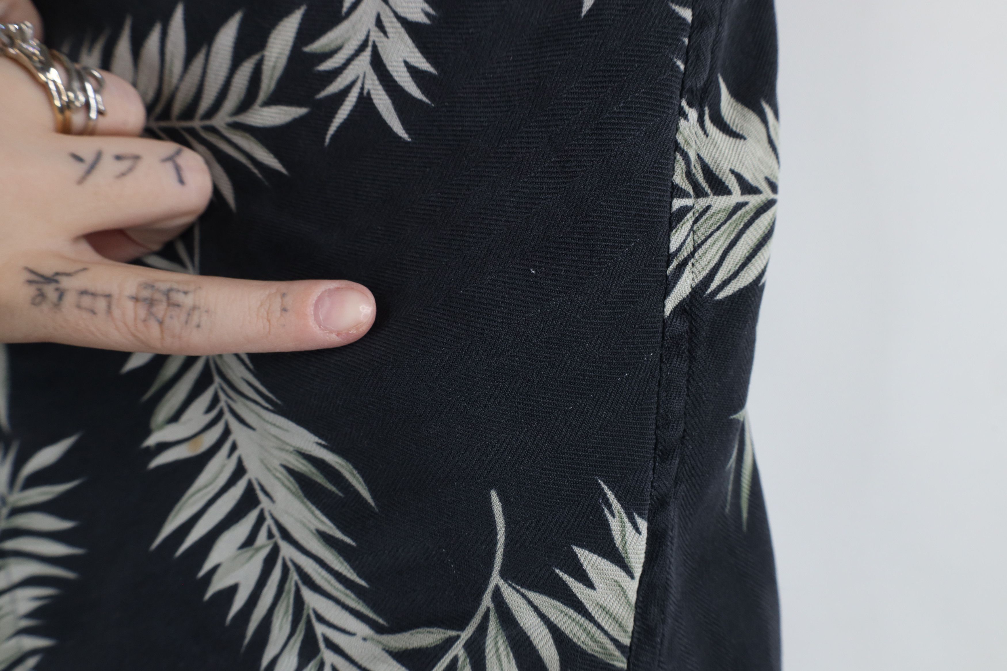 Vintage Vintage 90s Streetwear Palm Leaf Looped Collar Button Shirt Size US XL / EU 56 / 4 - 6 Thumbnail