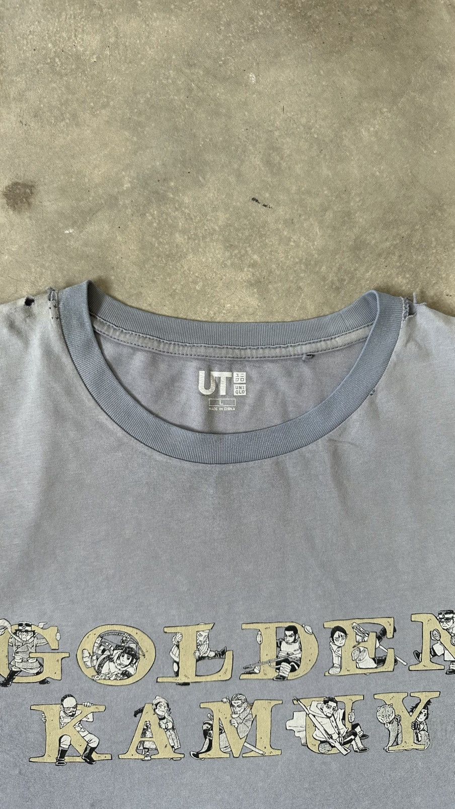 Uniqlo WELL FADED GOLDEN KAMUY TEE Size US L / EU 52-54 / 3 - 5 Thumbnail