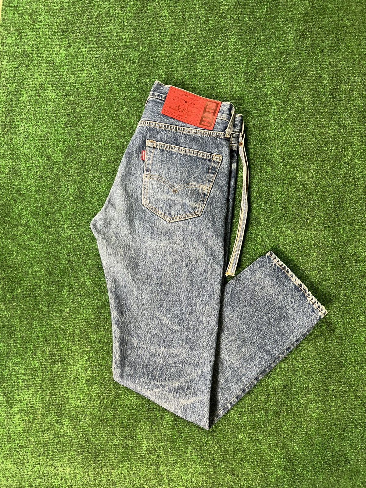 Kith × Levi's Kith X Levi's Strawberry Fields 501 Denim Size 34X32