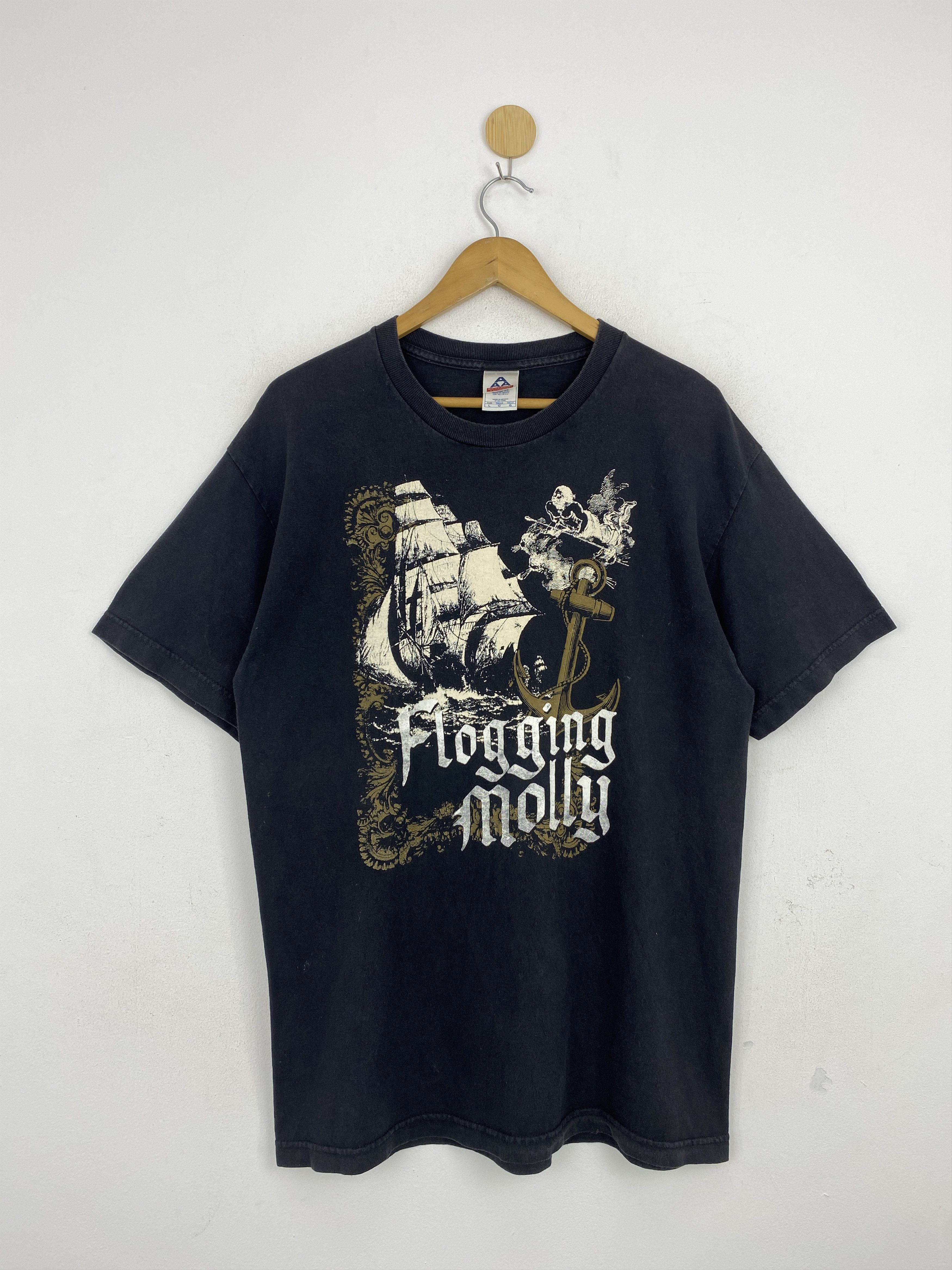 Band Tees × Vintage Vintage Flogging Molly Punk Band Tee TA0652 Size US L / EU 52-54 / 3 - 1 Thumbnail