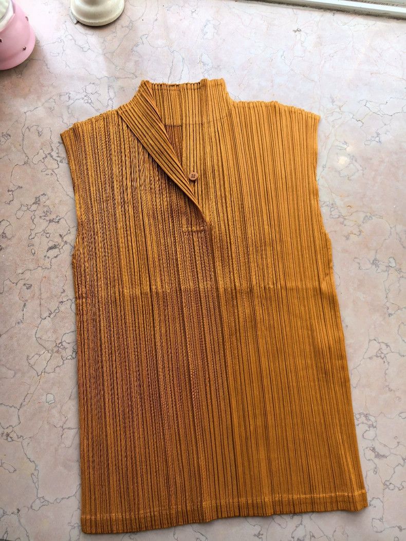 Issey Miyake issey miyake size:3 Orange pleated vest 2506-Nextarrow Size XXS / US 00 / IT 34 - 3 Thumbnail