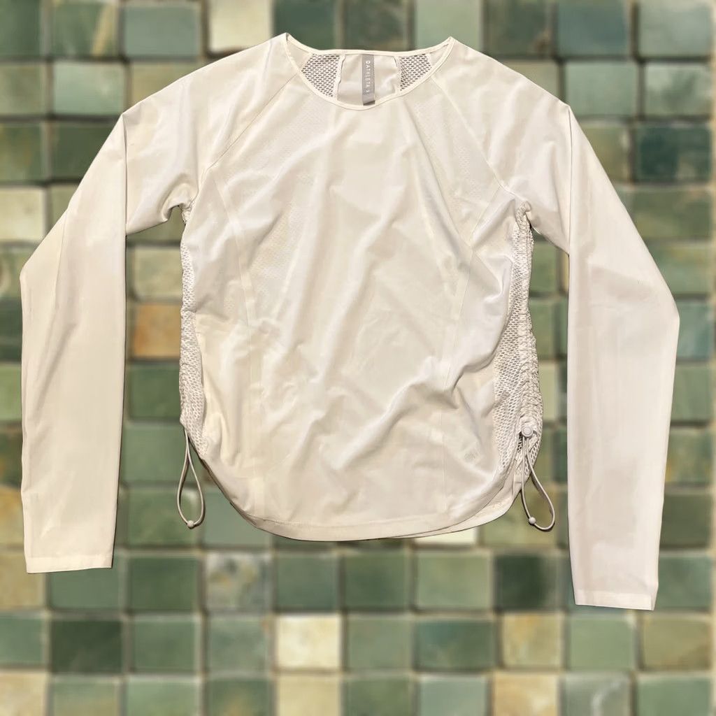 Athleta Athleta T-Shirt Womens Long Sleeve White Fishnet Panel Back Flexlight Rouge Top M Pocket Size M / US 6-8 / IT 42-44 - 1 Thumbnail