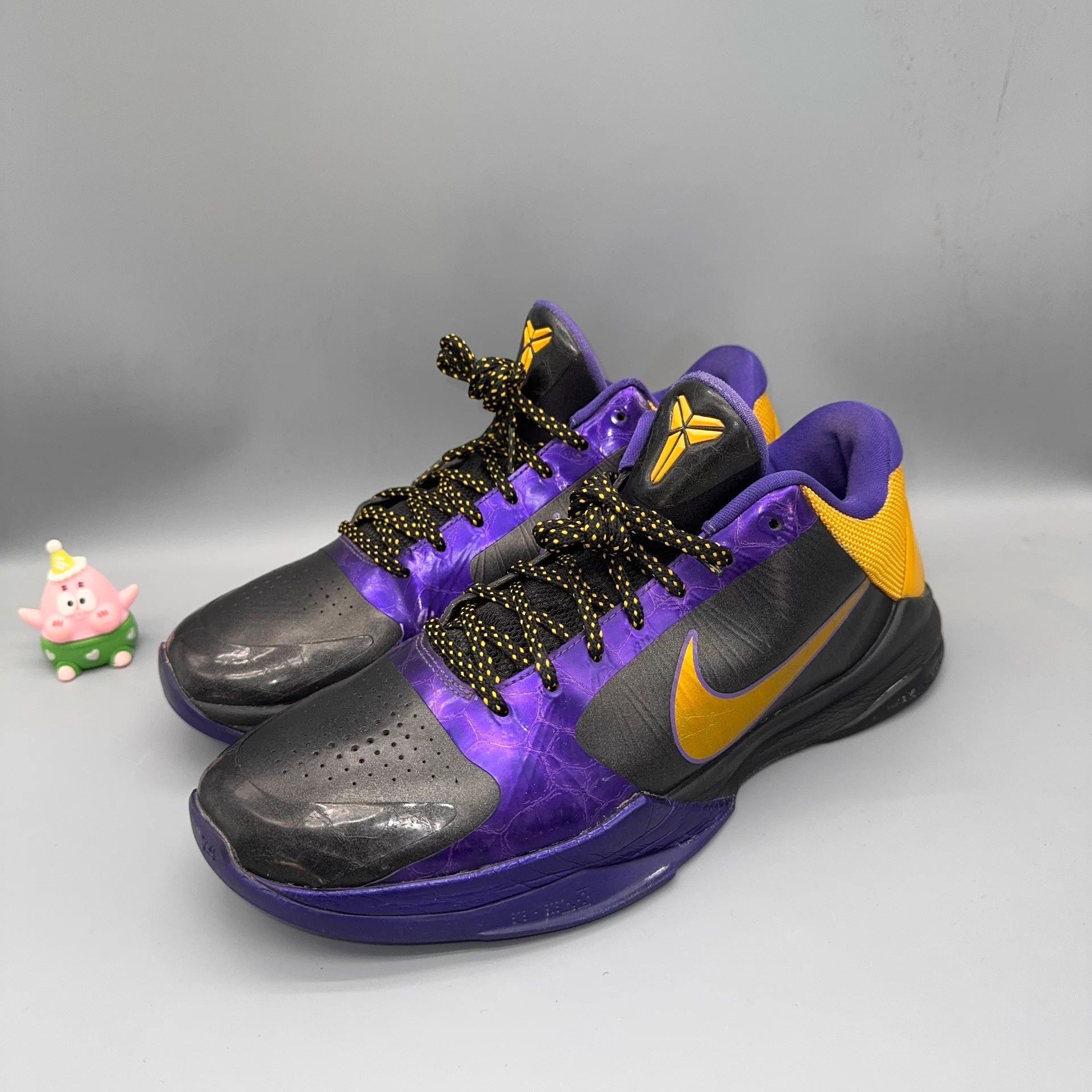 Nike Nike Kobe 5 Purple Gold 43 (Slight Wear) Size US 10 / EU 43 - 1 Thumbnail