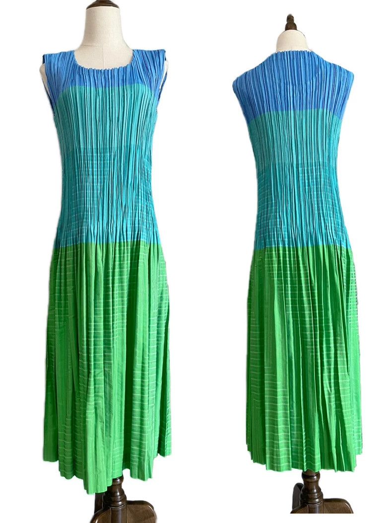 Issey Miyake Issey Miyake size:2 Green pleated mainline dress Size XS / US 0-2 / IT 36-38 - 2 Thumbnail