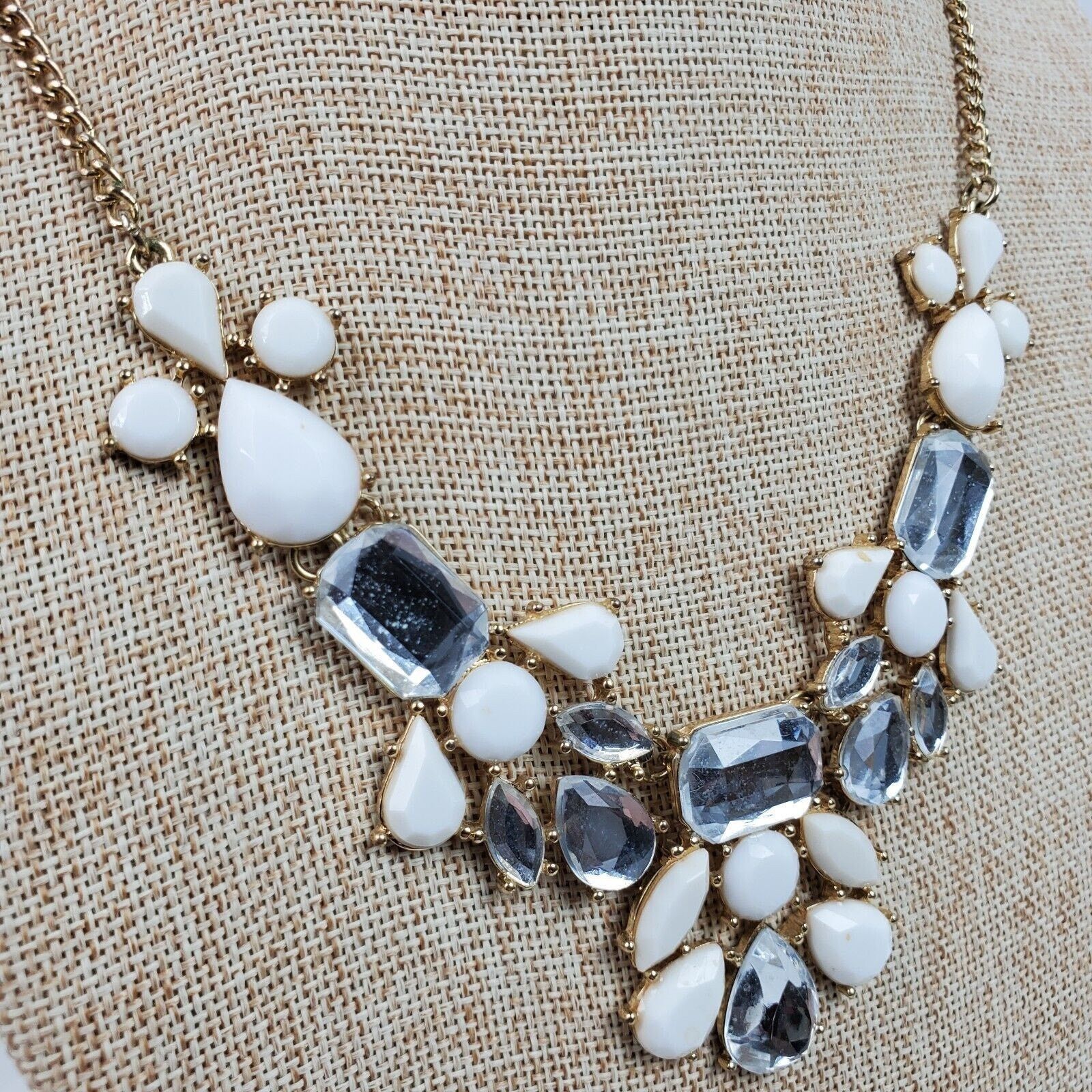 The Unbranded Brand Vintage Mid Century Style White Clear Bead Necklace 21 Inch Size ONE SIZE - 2 Thumbnail