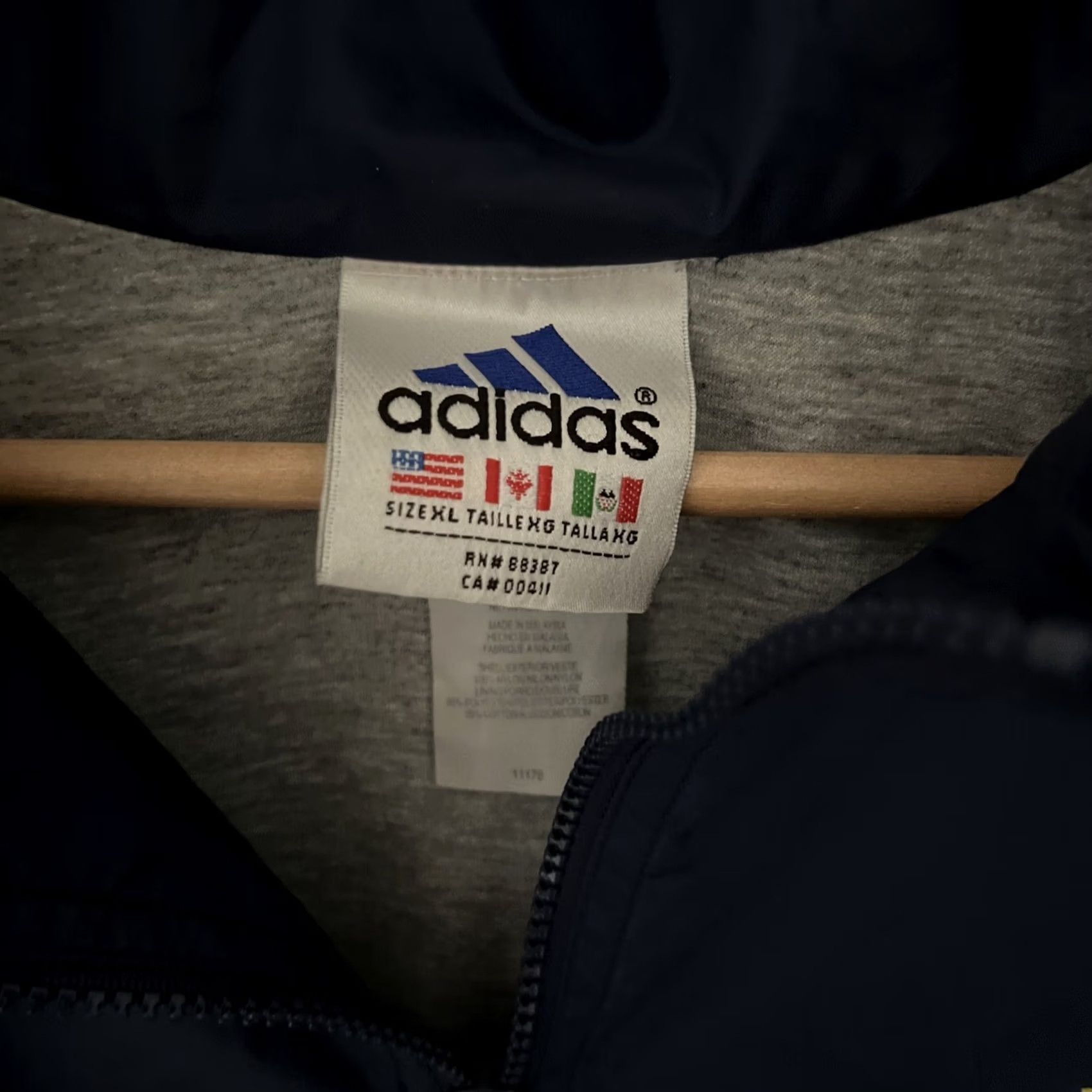 Adidas VINTAGE Adidas 3 Stripes Windbreaker Jacket Men XL Navy Blue Full Zip Lined 90s Size US XL / EU 56 / 4 - 3 Thumbnail