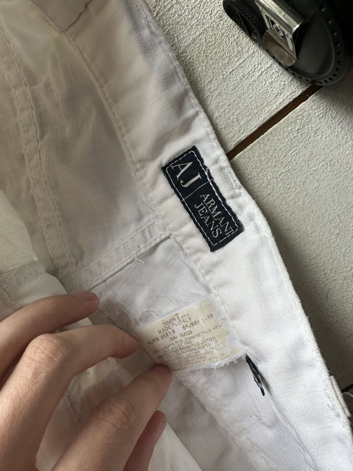 Giorgio Armani VNTG 🚨 BAGGY ARMANI JEANS LUXURY WHITE WITH LOGO PANTS Size US 31 - 8 Thumbnail