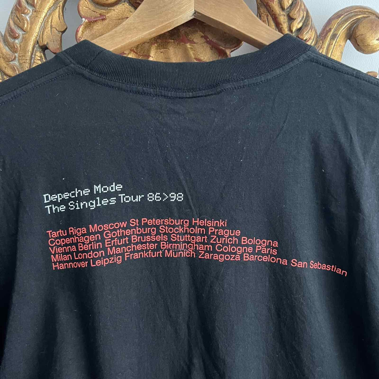 Vintage Vintage 90s Depeche Mode The Singles Tour 86>98 Promo Tee Size US M / EU 48-50 / 2 - 8 Thumbnail