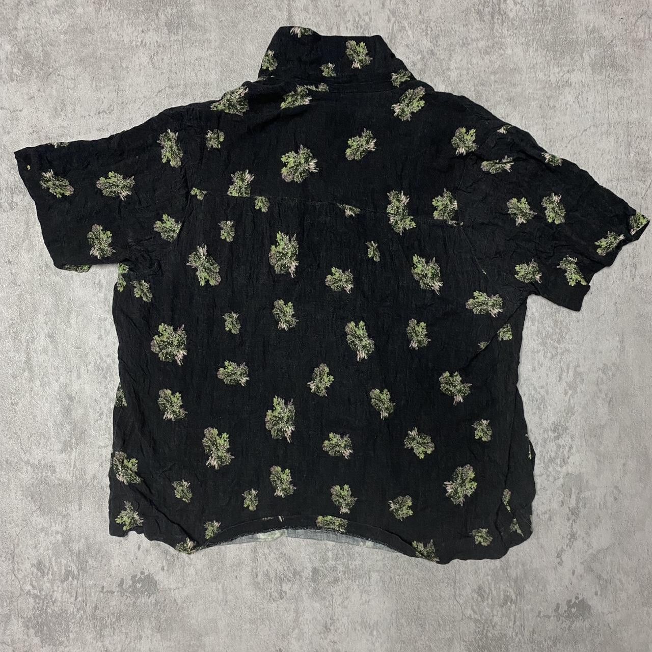 Other Black and green floral button-up shirt Size US L / EU 52-54 / 3 - 5 Thumbnail