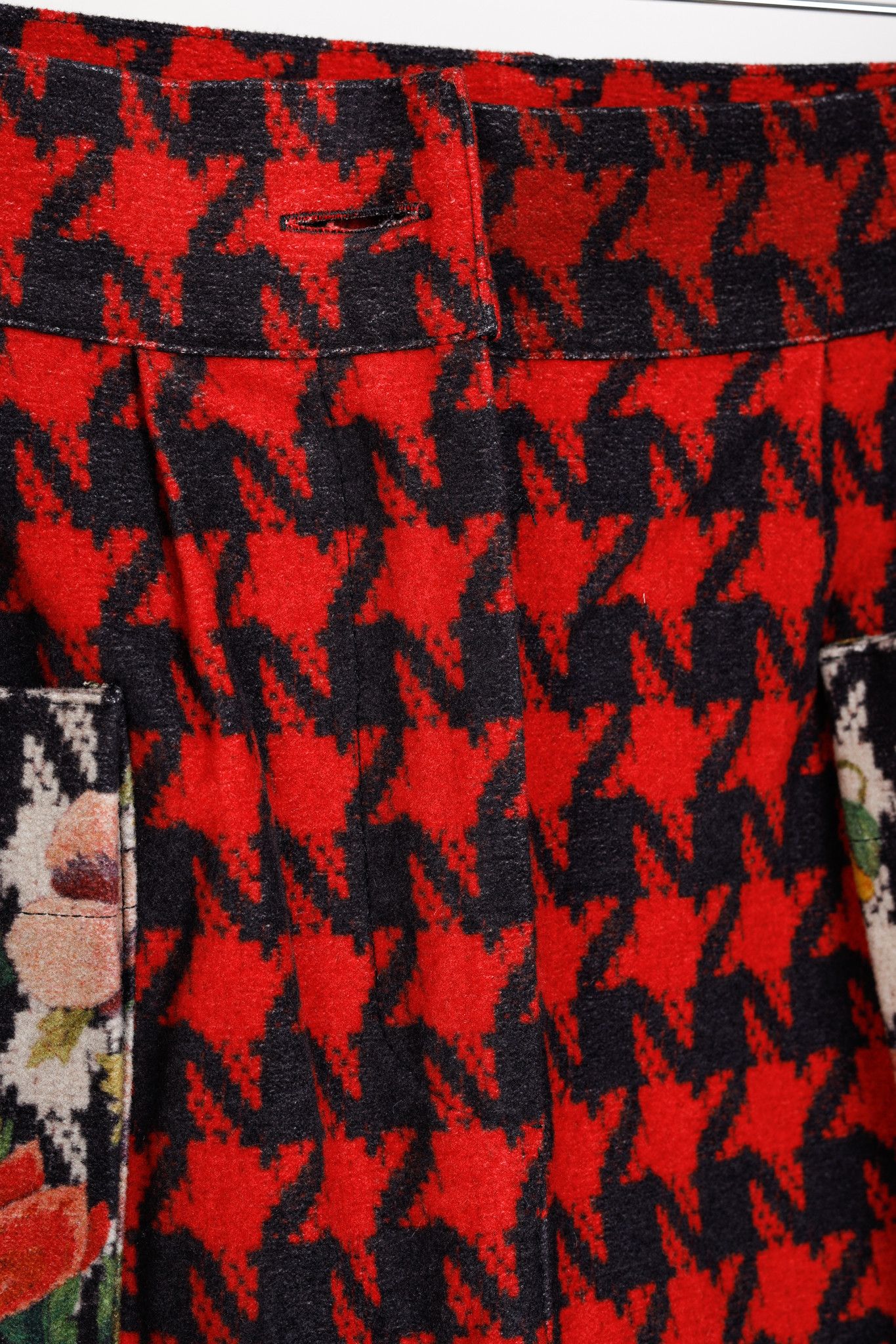 Pierre-Louis Mascia Pierre Louis Mascia Red Houndstooth & Floral Pencil Skirt Size 30" / US 8 / IT 44 - 8 Thumbnail