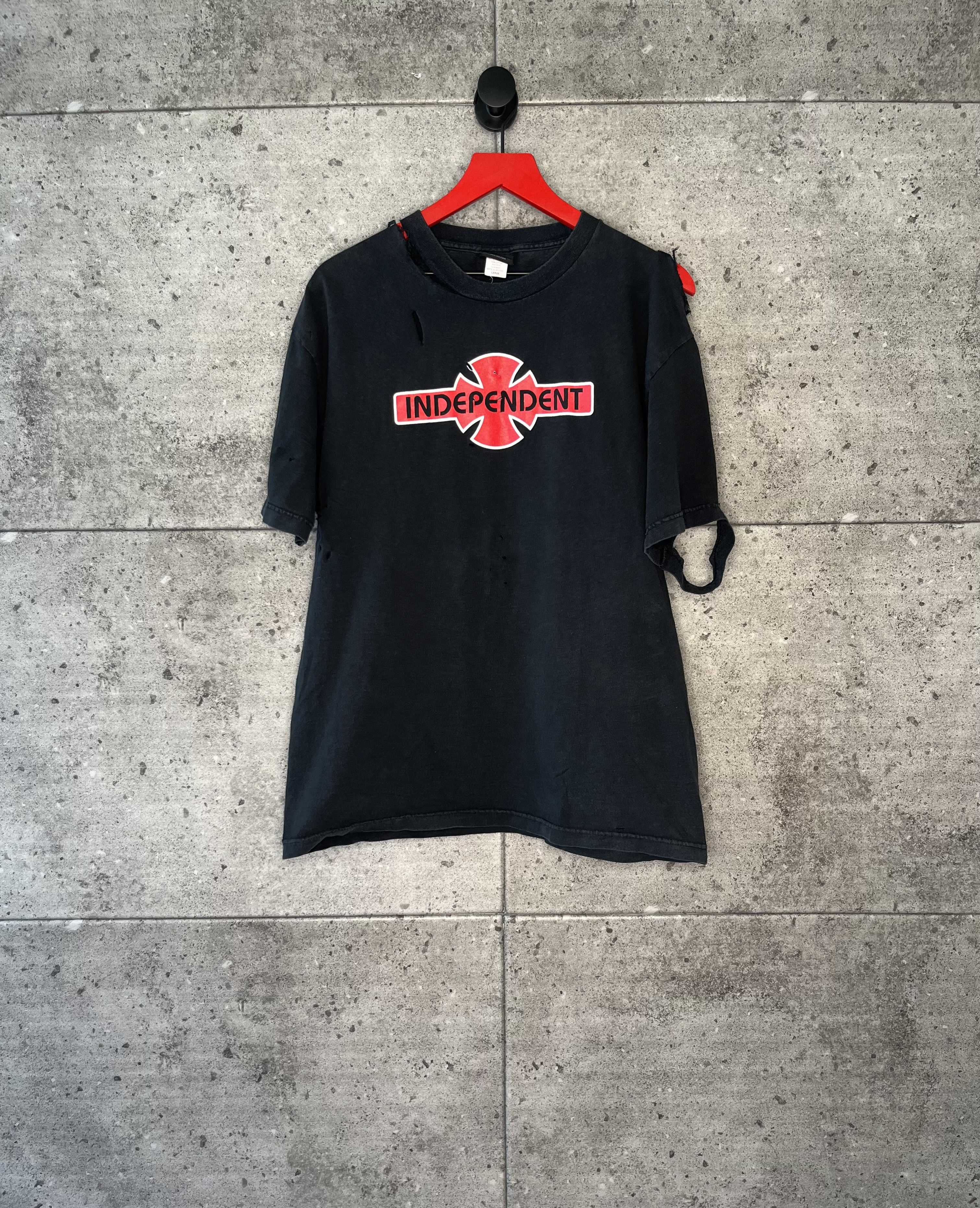Vintage Vintage independent thrashed t shirt Size US L / EU 52-54 / 3 - 1 Thumbnail