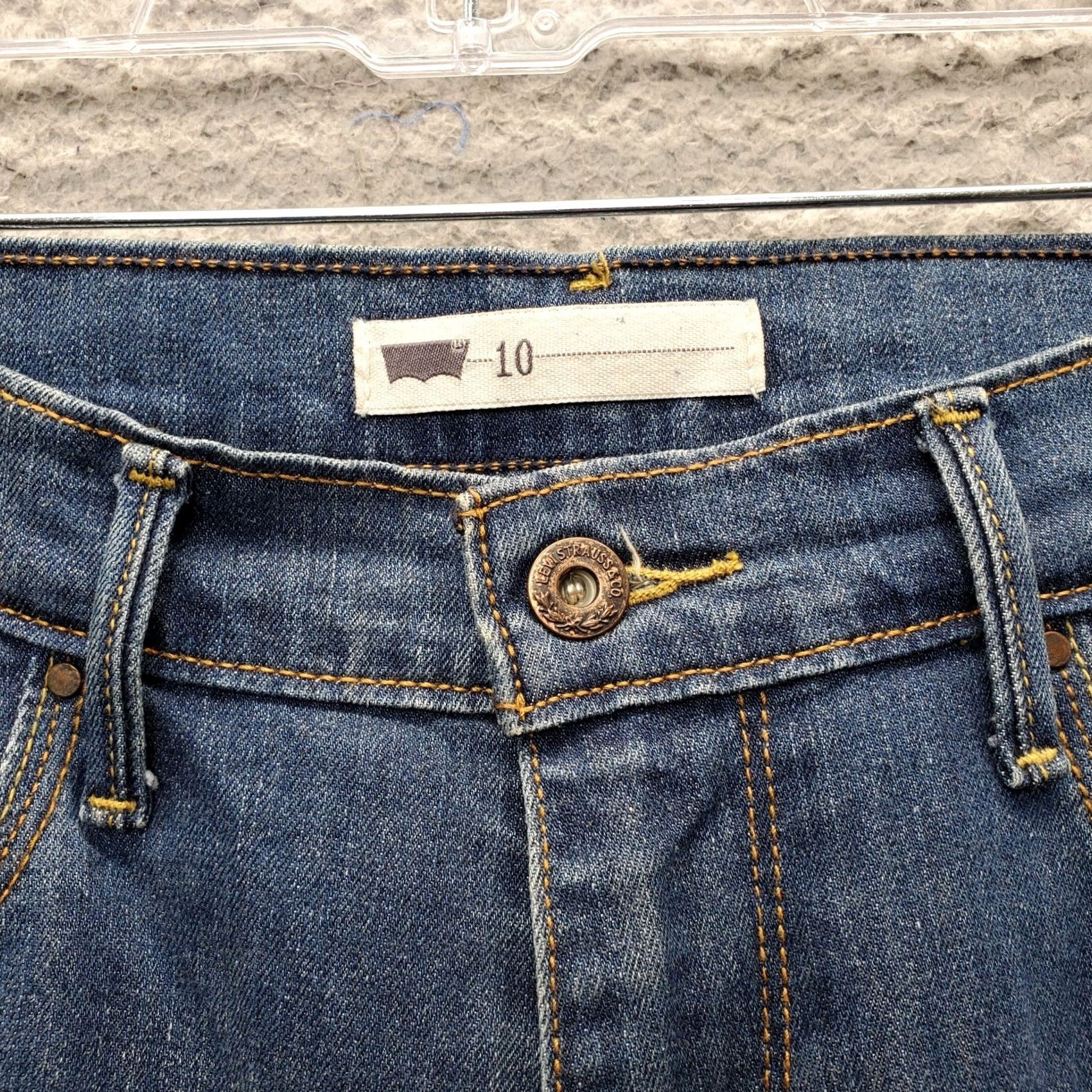 Levi's Levi's Womens Size 10 Blue Denim Capri Jeans Cropped Hem 27" Inseam 17.25" Regular Fit 34" Waist Red Tab Double Stitch Pockets Size 32" / US 10 / IT 46 - 6 Thumbnail