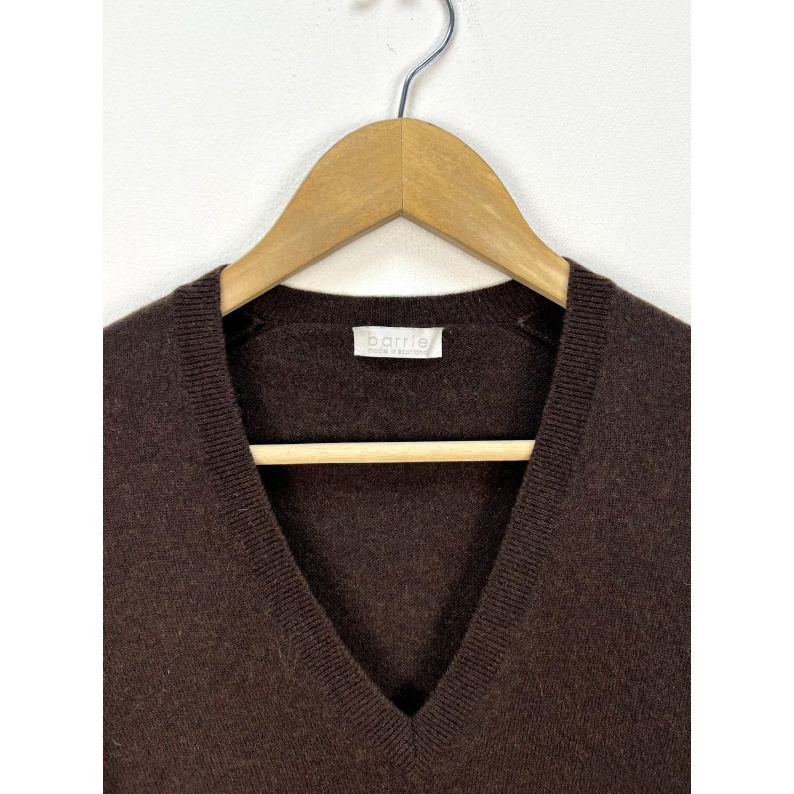 Barrie BARRIE Women 100% Pure Cashmere V-Neck Jumper Dark Brown XL Sweater Wool Knit Pullover Vintage Women’s Size XL Size XL / US 12-14 / IT 48-50 - 2 Thumbnail