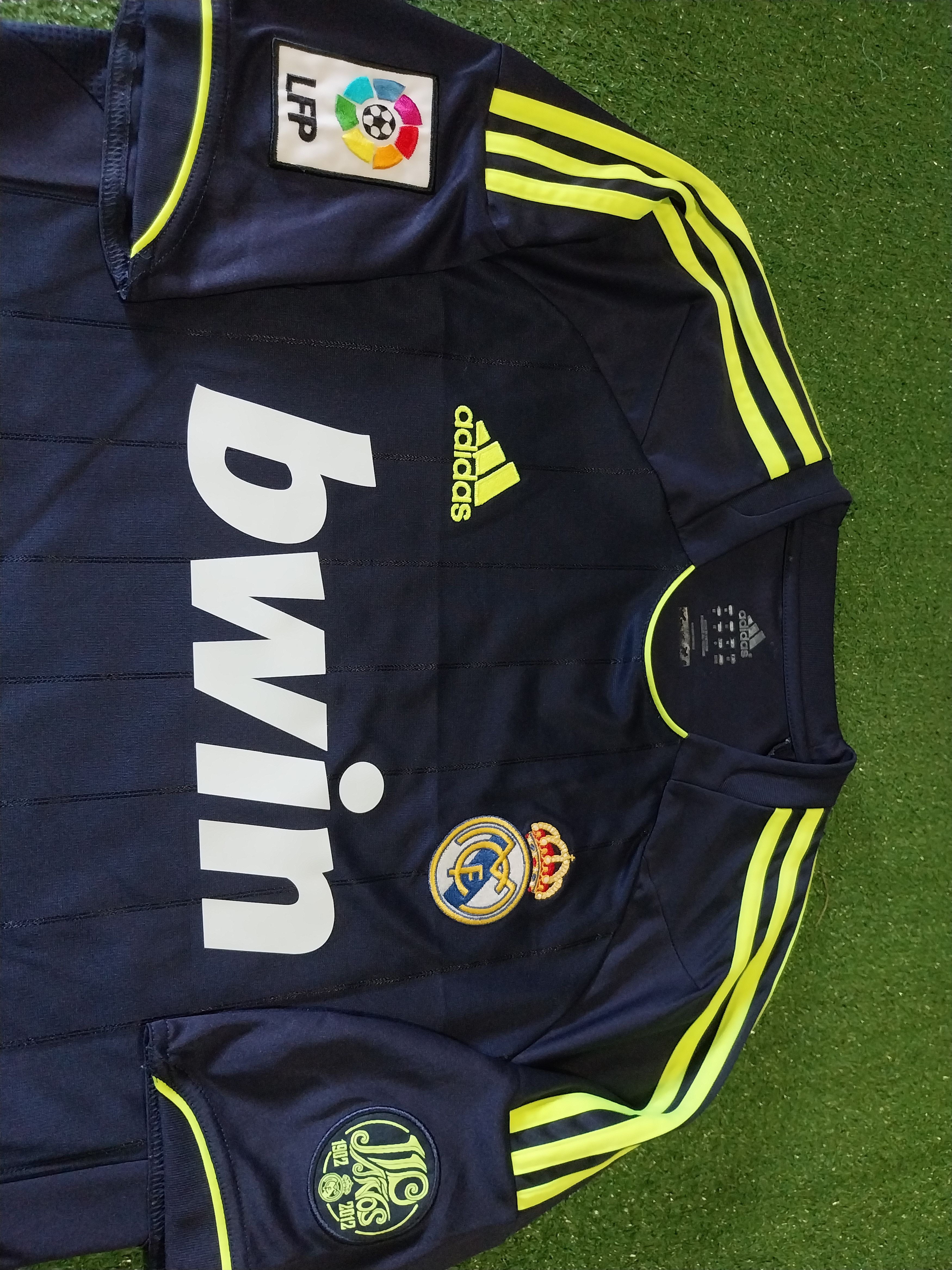 Adidas Real madrid away 2012/2013 cristiano ronaldo jersey football Size US M / EU 48-50 / 2 - 3 Thumbnail