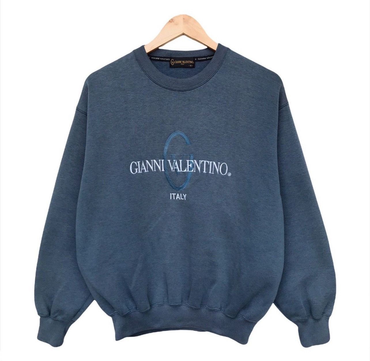 Gianni Valentino Vintage Gianni Valentino Embroidered Blue Baggy Sweatshirt Size US L / EU 52-54 / 3 - 1 Thumbnail