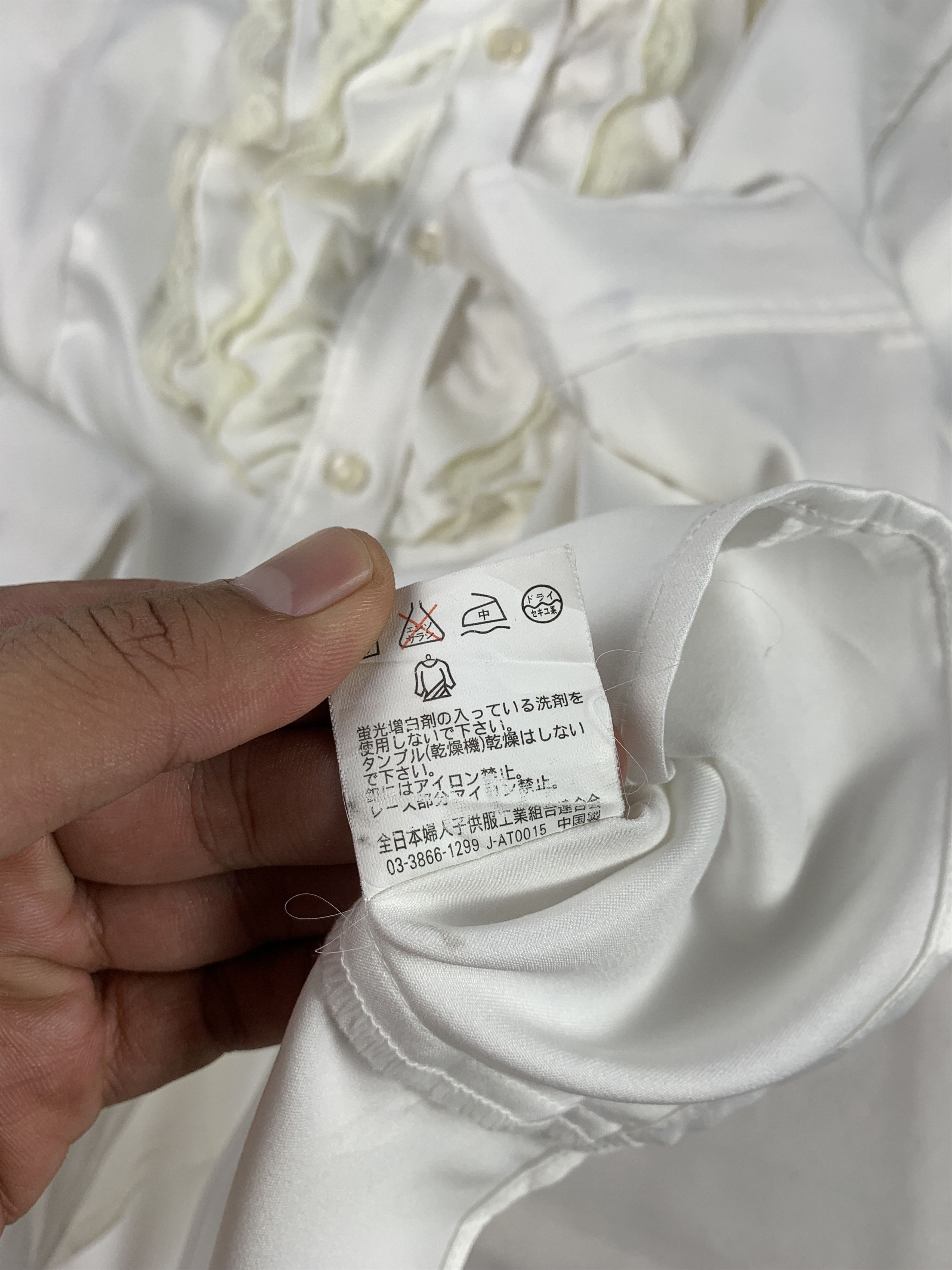 Japanese Brand Luccia White Ruffle Trim Blouse (M) Size M / US 6-8 / IT 42-44 - 9 Thumbnail
